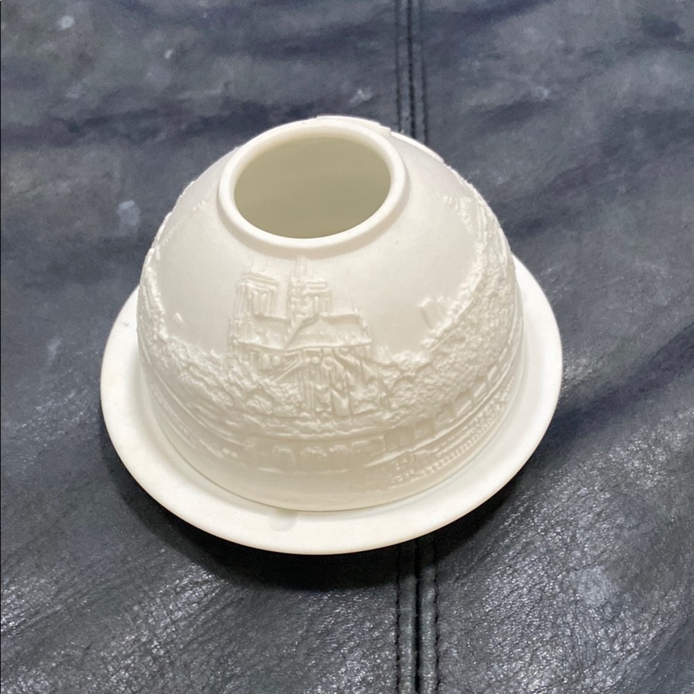 Elegant Cream Art Dome - Limoges France
Bernardaud